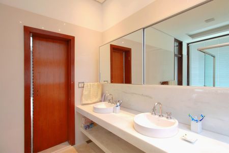 Casa à venda com 1700m², 5 quartos e 6 vagasBanheiro da Suíte Master