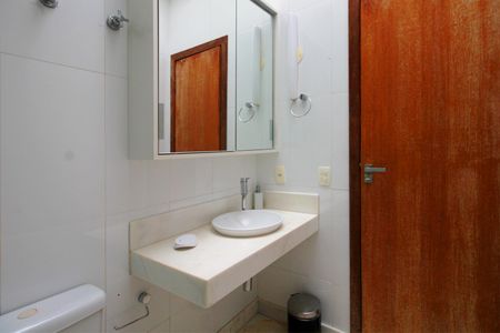 Casa à venda com 1700m², 5 quartos e 6 vagasBanheiro da Suíte 2