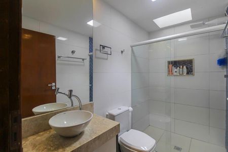 Casa à venda com 300m², 5 quartos e 6 vagasBanheiro 2