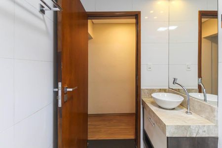 Casa à venda com 300m², 5 quartos e 6 vagasBanheiro 2