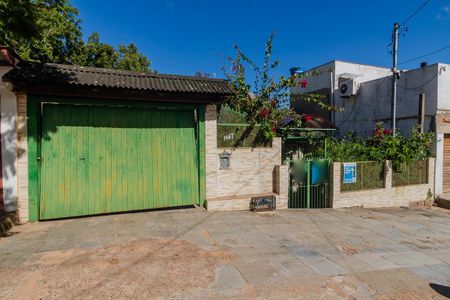 Casa à venda com 100m², 6 quartos e 3 vagas Casa à venda com 100m², 6 quartos e 3 vagasFachada e Placa