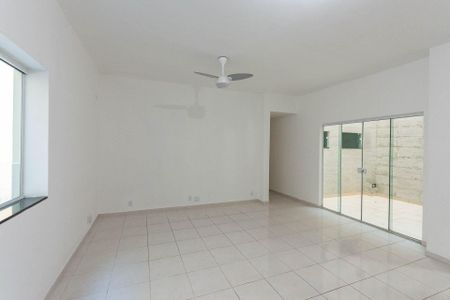 Apartamento para alugar com 130m², 3 quartos e 1 vagaSala
