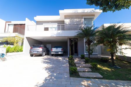 Casa de condomínio à venda com 268m², 3 quartos e 4 vagas Casa de condomínio à venda com 268m², 3 quartos e 4 vagasFachada