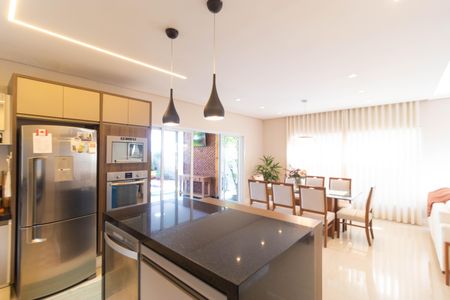 Casa de condomínio à venda com 268m², 3 quartos e 4 vagas Casa de condomínio à venda com 268m², 3 quartos e 4 vagasCozinha