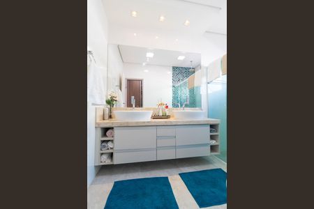 Casa de condomínio à venda com 268m², 3 quartos e 4 vagas Casa de condomínio à venda com 268m², 3 quartos e 4 vagasBanheiro da Suíte 03