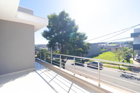 Casa de condomínio à venda com 268m², 3 quartos e 4 vagas Casa de condomínio à venda com 268m², 3 quartos e 4 vagasSacada da Sala de TV