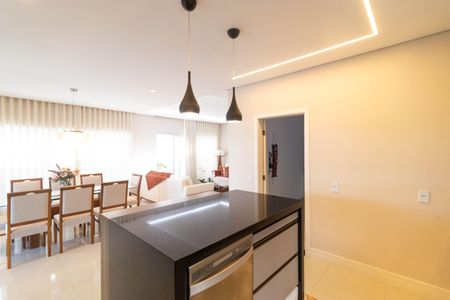 Casa de condomínio à venda com 268m², 3 quartos e 4 vagas Casa de condomínio à venda com 268m², 3 quartos e 4 vagasCozinha