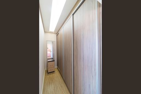 Casa de condomínio à venda com 268m², 3 quartos e 4 vagas Casa de condomínio à venda com 268m², 3 quartos e 4 vagasCloset da Suíte 01