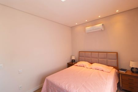 Casa de condomínio à venda com 268m², 3 quartos e 4 vagas Casa de condomínio à venda com 268m², 3 quartos e 4 vagasSuíte