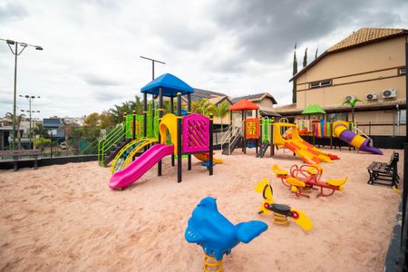 Casa de condomínio à venda com 268m², 3 quartos e 4 vagas Casa de condomínio à venda com 268m², 3 quartos e 4 vagasÁrea comum - Playground