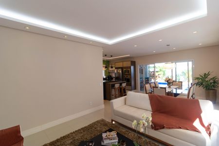 Casa de condomínio à venda com 268m², 3 quartos e 4 vagas Casa de condomínio à venda com 268m², 3 quartos e 4 vagasSala