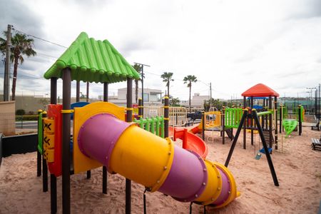 Casa de condomínio à venda com 268m², 3 quartos e 4 vagas Casa de condomínio à venda com 268m², 3 quartos e 4 vagasÁrea comum - Playground