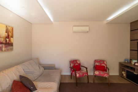 Casa de condomínio à venda com 268m², 3 quartos e 4 vagas Casa de condomínio à venda com 268m², 3 quartos e 4 vagasSala de TV