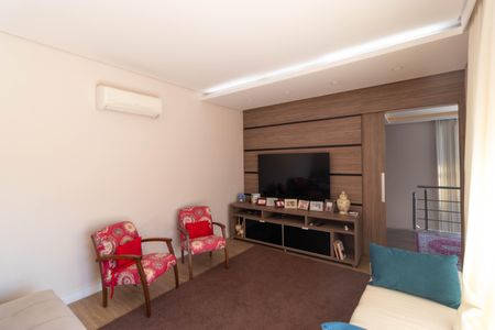 Casa de condomínio à venda com 268m², 3 quartos e 4 vagas Casa de condomínio à venda com 268m², 3 quartos e 4 vagasSala de TV