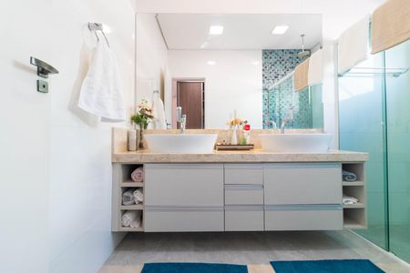 Casa de condomínio à venda com 268m², 3 quartos e 4 vagas Casa de condomínio à venda com 268m², 3 quartos e 4 vagasBanheiro da Suíte 03