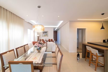 Casa de condomínio à venda com 268m², 3 quartos e 4 vagas Casa de condomínio à venda com 268m², 3 quartos e 4 vagasSala de Jantar