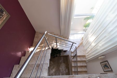 Casa de condomínio à venda com 268m², 3 quartos e 4 vagas Casa de condomínio à venda com 268m², 3 quartos e 4 vagasHall de entrada