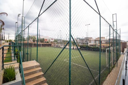 Casa de condomínio à venda com 268m², 3 quartos e 4 vagas Casa de condomínio à venda com 268m², 3 quartos e 4 vagasÁrea comum - Campo de Futebol