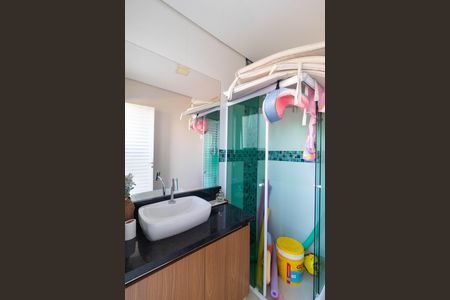 Casa de condomínio à venda com 268m², 3 quartos e 4 vagas Casa de condomínio à venda com 268m², 3 quartos e 4 vagasBanheiro da Piscina