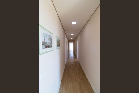 Casa de condomínio à venda com 268m², 3 quartos e 4 vagas Casa de condomínio à venda com 268m², 3 quartos e 4 vagasCorredor