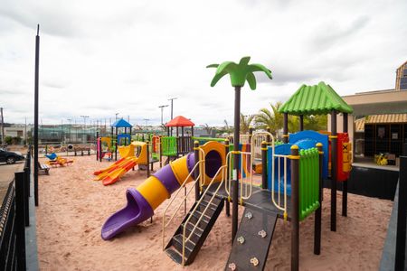 Casa de condomínio à venda com 268m², 3 quartos e 4 vagas Casa de condomínio à venda com 268m², 3 quartos e 4 vagasÁrea comum - Playground