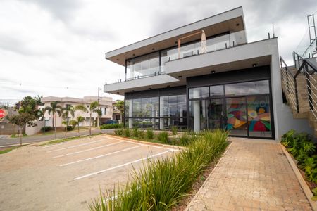 Casa de condomínio à venda com 268m², 3 quartos e 4 vagas Casa de condomínio à venda com 268m², 3 quartos e 4 vagasFachada