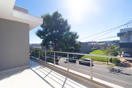 Casa de condomínio à venda com 268m², 3 quartos e 4 vagas Casa de condomínio à venda com 268m², 3 quartos e 4 vagasSacada da Sala de TV