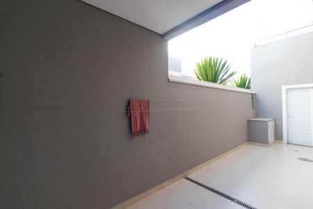 Casa de condomínio à venda com 268m², 3 quartos e 4 vagas Casa de condomínio à venda com 268m², 3 quartos e 4 vagasÁrea de Serviço