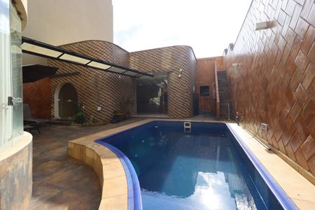 Casa à venda com 500m², 4 quartos e 4 vagasPiscina