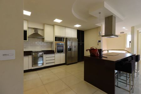 Casa à venda com 500m², 4 quartos e 4 vagasCozinha