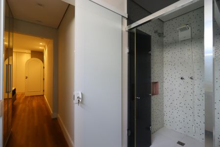 Casa à venda com 500m², 4 quartos e 4 vagasBanheiro da Suíte 2