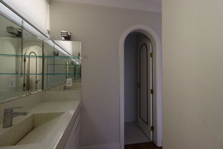 Casa à venda com 500m², 4 quartos e 4 vagasBanheiro da Suíte Master