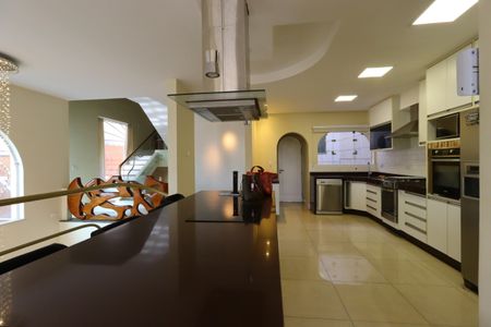 Casa à venda com 500m², 4 quartos e 4 vagasCozinha