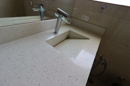 Casa à venda com 500m², 4 quartos e 4 vagasBanheiro da Suíte 3 - Pia