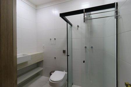 Casa à venda com 500m², 4 quartos e 4 vagasBanheiro da Suíte 1