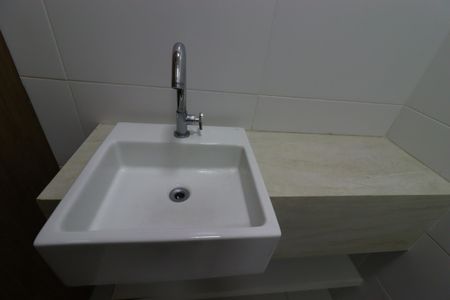 Casa à venda com 500m², 4 quartos e 4 vagasBanheiro da Suíte 1 - Pia