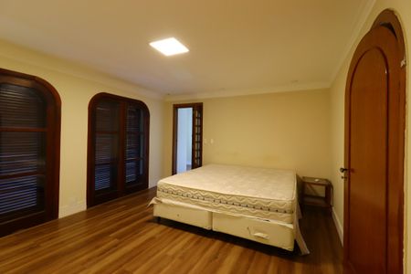 Casa à venda com 500m², 4 quartos e 4 vagasSuíte 1