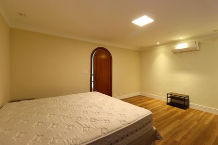 Casa à venda com 500m², 4 quartos e 4 vagasSuíte 1