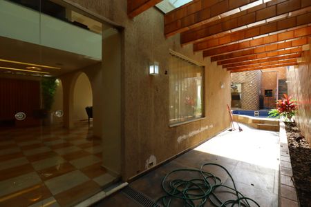 Casa à venda com 500m², 4 quartos e 4 vagasCorredor externo