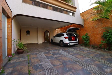 Casa à venda com 500m², 4 quartos e 4 vagasGaragem