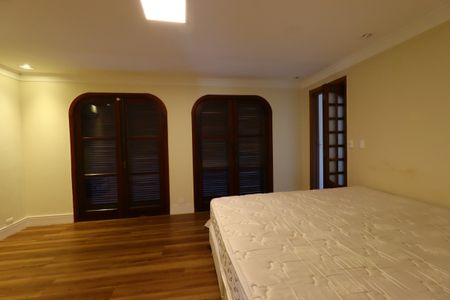 Casa à venda com 500m², 4 quartos e 4 vagasSuíte 1