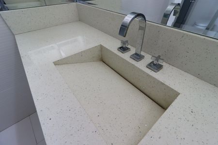 Casa à venda com 500m², 4 quartos e 4 vagasBanheiro da Suíte 2 - Pia