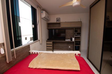 Casa à venda com 320m², 4 quartos e 2 vagas Casa à venda com 320m², 4 quartos e 2 vagasQuarto 3