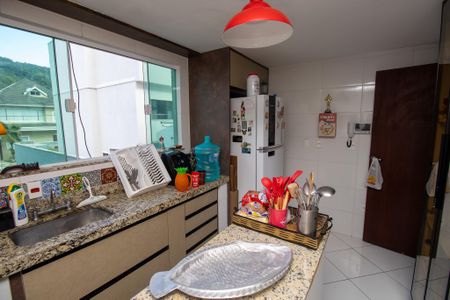 Casa à venda com 320m², 4 quartos e 2 vagas Casa à venda com 320m², 4 quartos e 2 vagasCozinha