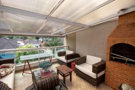 Casa à venda com 320m², 4 quartos e 2 vagas Casa à venda com 320m², 4 quartos e 2 vagasTerraço