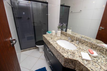 Casa à venda com 320m², 4 quartos e 2 vagas Casa à venda com 320m², 4 quartos e 2 vagasBanheiro quarto 1