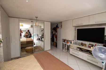 Casa à venda com 320m², 4 quartos e 2 vagas Casa à venda com 320m², 4 quartos e 2 vagasQuarto 2