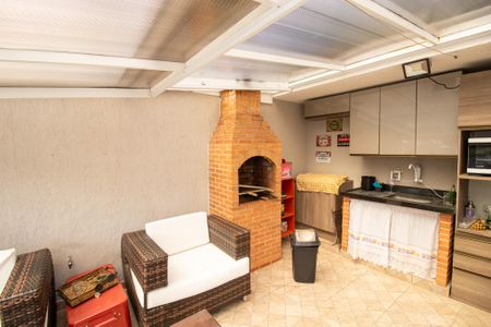 Casa à venda com 320m², 4 quartos e 2 vagas Casa à venda com 320m², 4 quartos e 2 vagasTerraço