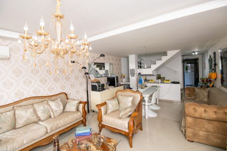 Casa à venda com 320m², 4 quartos e 2 vagas Casa à venda com 320m², 4 quartos e 2 vagasSala