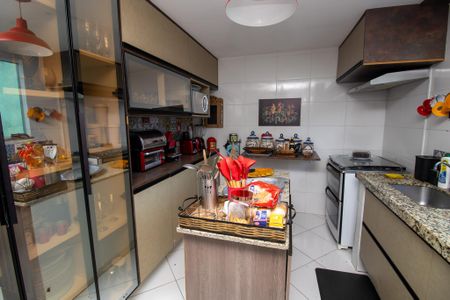 Casa à venda com 320m², 4 quartos e 2 vagas Casa à venda com 320m², 4 quartos e 2 vagasCozinha